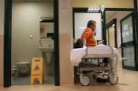 Fruizione dei permessi di cui all�art.33 della legge 104/92 per accompagnamento a visite mediche del portatore di handicap grave ricoverato a tempo pieno