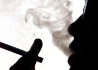 Stop al fumo in auto e cortili