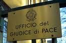 Commette rifiuto di atti d’ufficio il giudice di pace che non riconsegna i fascicoli in seguito alla cessazione dell’incarico