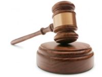 Assegno di invalidità anche agli stranieri privi della carta di soggiorno