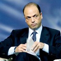 Processo breve, esame del ddl alla Camera Domani alle 20 il voto, il Pd legge la Carta