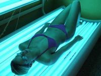 Salute, lampade abbronzanti vietate ai minori e alle donne incinte