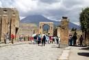Apre autogrill all'interno degli scavi di Pompei