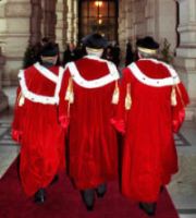 Via libera alle critiche rivolte ai magistrati. Sempre che si tratti di tesi dialetticamente confutabili