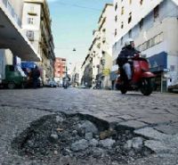La prova dell’esistenza della buca sulla strada legittima il risarcimento