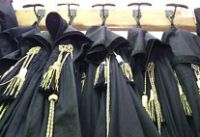 Bando di concorso per magistratura: 'Hanno diritto a partecipare i meri laureati, perchè la fase transitoria non si è conclusa'