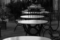 Tavolini del bar nell’area condominiale? Non è un utilizzo improprio del bene comune