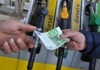 Carburanti: QE, raffica di aumenti dopo rimbalzo mercati internazionali