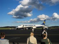 Ryanair: coniugi «chiacchieroni», lei invalida, cacciati dall'aereo