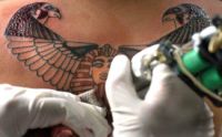 Tatuaggi, maxisequestro di tinte nocive ordinato dal ministero della Salute