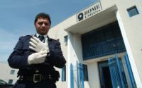 Napoli, datori di lavoro e dipendenti insieme in piazza contro teppismo e abusivi