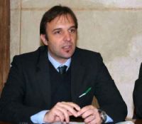 Padova, fa pipì contro un muro: architetto multato di 500 euro
