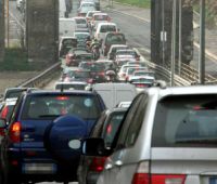 Auto fantasma, scoperti 840 prestanome. A Napoli un proprietario per 966 vetture