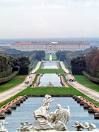 Reggia di Caserta, anziano si denuda dinanzi ai turisti