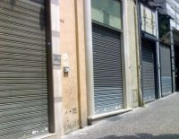 Ecatombe di negozi: chiudono 134 al giorno