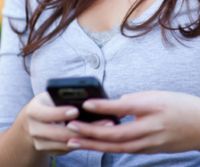 Cassazione: 13mila sms privati da telefonino d'ufficio, non sara' licenziato