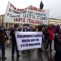 Napoli: migliaia di persone alla manifestazione 'Fiume in piena' contro il biocidio