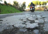 A Napoli è record buche-killer. NoiConsumatori dalla parte di pedoni ed automobilisti 