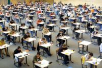 Copiare durante un concorso pubblico è reato
