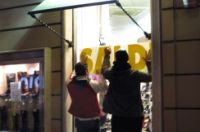 Confcommercio: 20mila negozi in meno La Ue: problema Italia è bassa crescita
