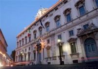 Prosecuzione del rapporto di lavoro: discriminatoria la comunicazione delle donne al datore di lavoro