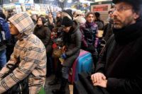 Assalto ai treni, caos a Milano Nuova allerta meteo, paura per i fiumi