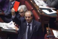 Scudo fiscale, sì Camera: è legge Proteste in Aula, l'Idv: governo mafioso