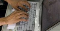Roma, topo d'appartamento si collega a Facebook mentre ruba: arrestato 