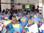Influenza A, a scuola nuove regole: amuchina a portata di mano, festeggiamenti solo con cibi confezionati e divieto di scambiarsi penne, matite e quant'altro