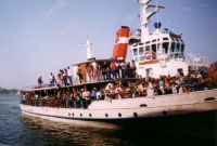 I profughi sbarcano a Napoli. Al via la tendopoli nel casertano 