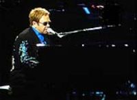 La Regione Campania: restituiremo alla Ue i soldi del concerto di Elton John 