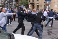 Napoli, stop alla riabilitazione, proteste dei cittadini finiscono in scontri violenti!
