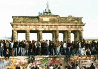 9 novembre 1989: così cadde il Muro La notte che cambiò il mondo/ I Video