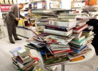 Blitz dei vigili nelle copisterie universitarie, centinaia i libri sequestrati