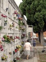 Gli affari della camorra sui cimiteri napoletani