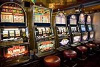 Sempre più minorenni giocano d'azzardo, interviene Noi Consumatori: "Introdurre l'uso della tessera anche per slot machine e video poker"