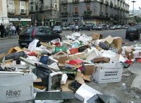Multa Ue per rifiuti Napoli: governo chiede una proroga di due mesi. Ma è ancora emergenza in città