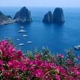 Capri: gestore lido getta rifiuti di vetro in mare e confessa 'Lo faccio da 30 anni'