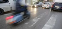 Napoli, attraversare la strada è un rischio qui strisce pedonali più pericolose d'Europa