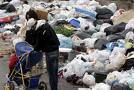 Napoli, nuova emergenza rifiuti: stop a 2.000 assunzioni; via ai primi duecento licenziamenti
