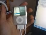 iPod, Ue: «Volume troppo alto, giovani a rischio sordità: servono nuove norme»