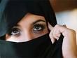 Hostess su volo diretto in Arabia Saudita rifiuta di indossare il velo: licenziata!