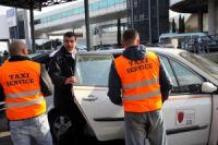 Fiumicino, tassisti in “autogestione” per protestare contro l'abusivismo