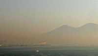 Napoli nella cappa di smog Oggi, domani e lunedì stop alle auto