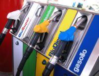 La benzina torna sopra 1,3 euro al litro «In 20 giorni 3 euro in più per un pieno»
