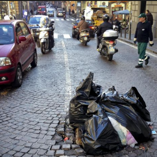 Strade colabrodo - Dal Tribunale di Napoli sentenza storica che condanna il Comune a risarcire