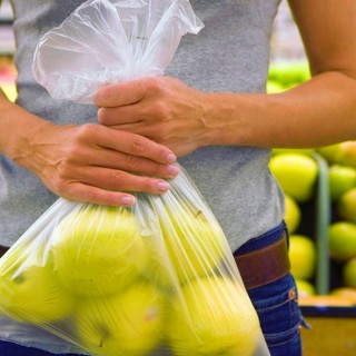 Sacchetti di plastica, da oggi si possono portare da casa